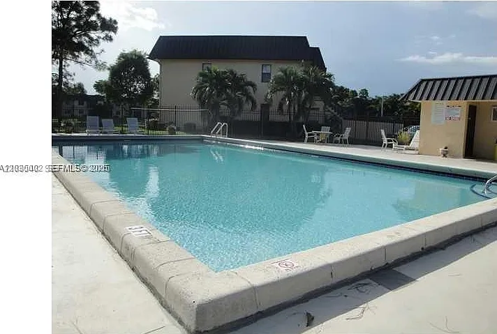 2 bed, 1000 sqft, $2,100 — Photo 4
