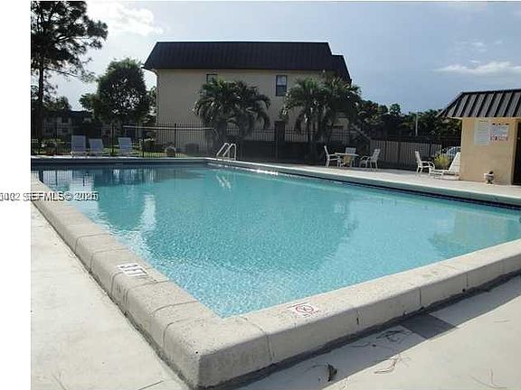 4th image of 146 NW 91st Ave #105