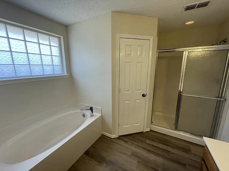 1605 Kirby Ave — Photo 8