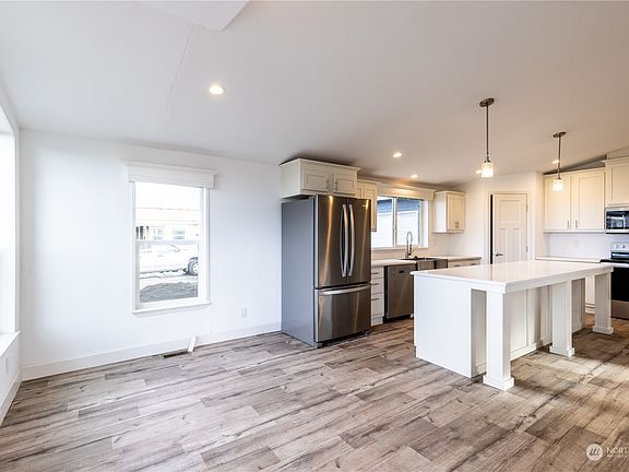 2nd image of 956 N Rock Rose Avenue