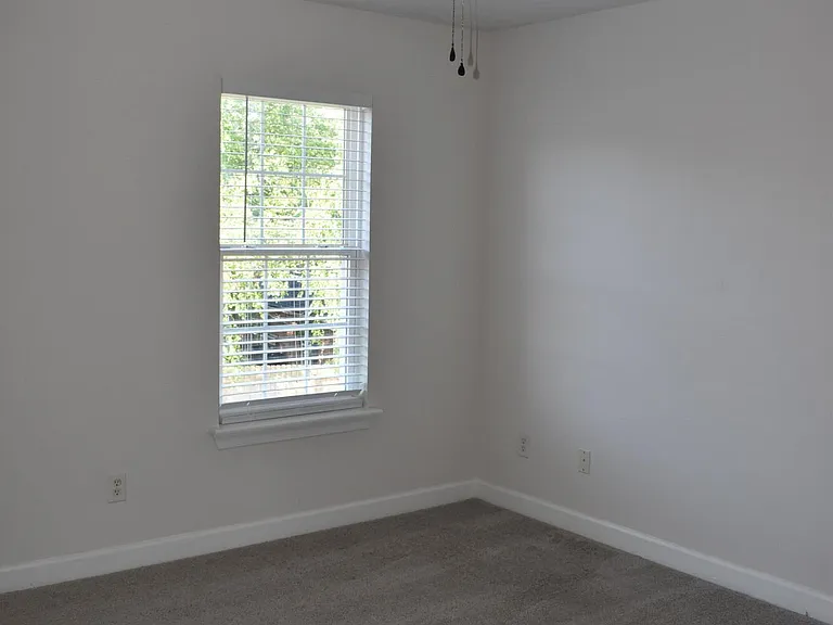 201 Bainbridge Dr — Photo 14