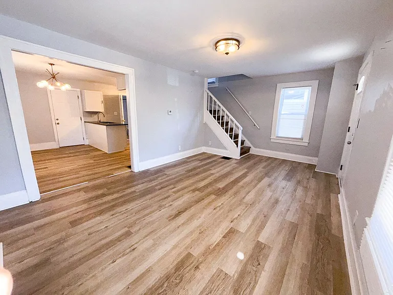 850 E Whittier St — Photo 5