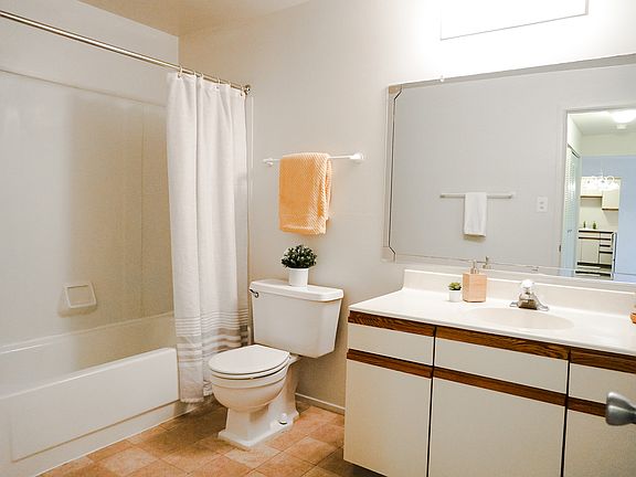 5th image of 1005 Maiden Ln #1124-02