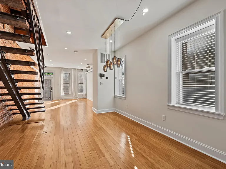 412 E Lanvale St — Photo 7