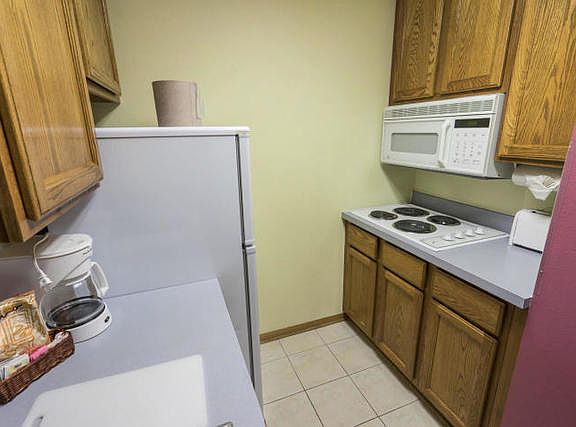 4th image of 111 Center St #431