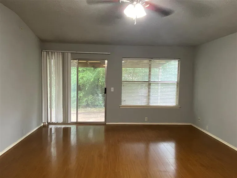 1317 Springcreek Dr — Photo 5