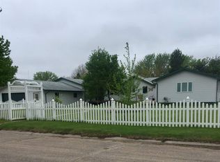 510 E St, Stapleton, NE 69163