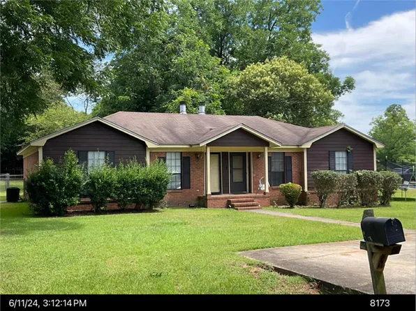 2608 Colonial Dr, Albany, GA 31721
