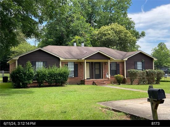 2608 Colonial Dr, Albany, GA 31721