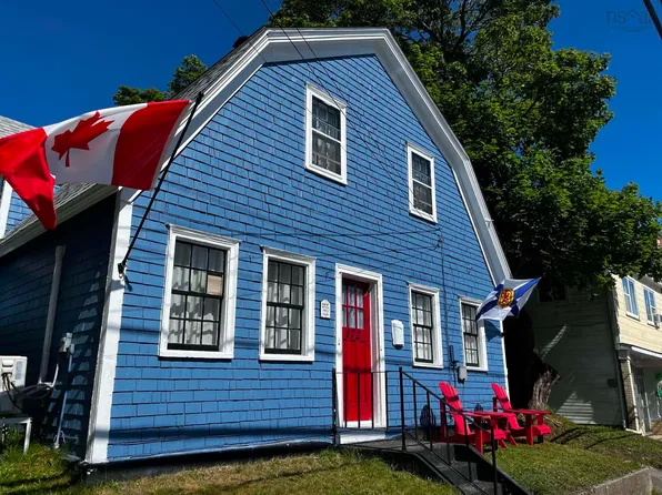 172 Water St, Shelburne, NS B0T 1W0