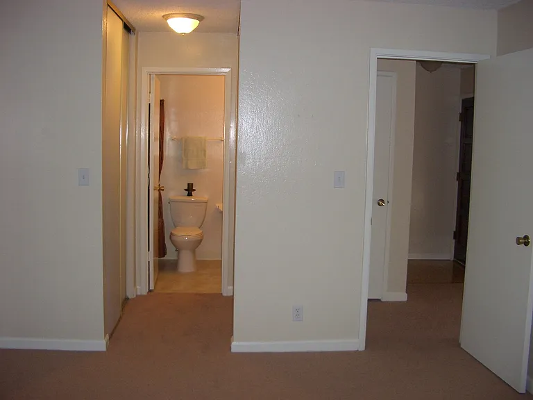 Mira Loma Apartments — Photo 6