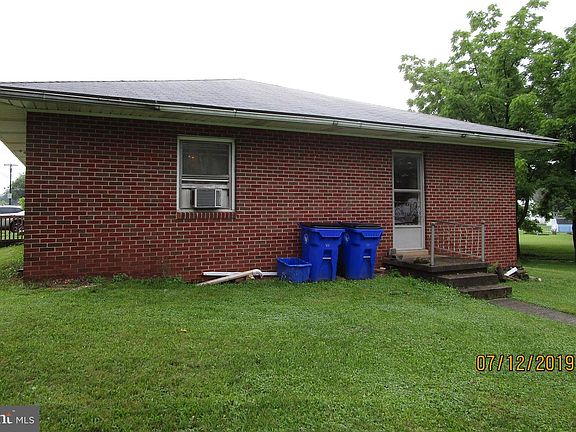 3rd image of 600 E Main St