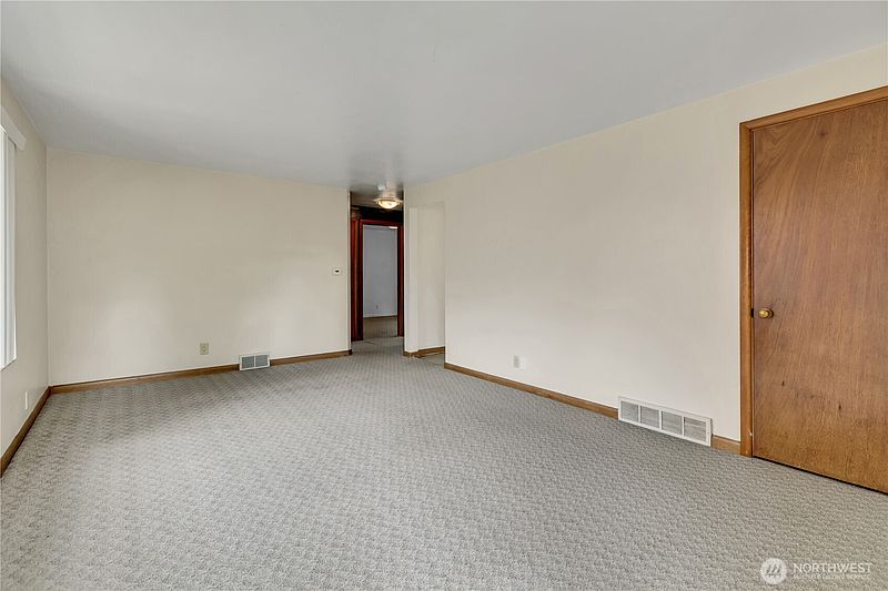 3rd image of 7418 Rainier Avenue S