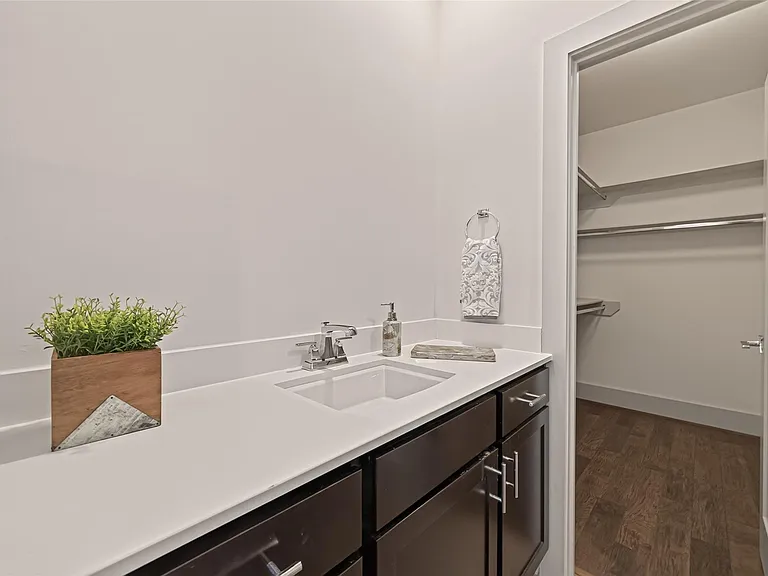 1604 Ovid St #B — Photo 11