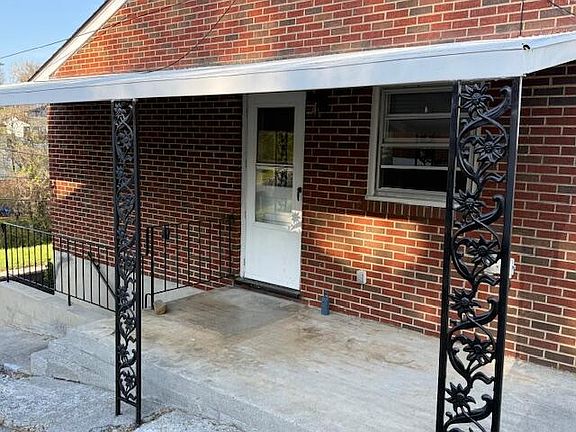 3rd image of 824 Coolbrook Rd