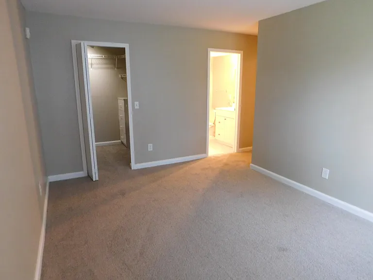 30042 W Twelve Mile Rd #52 — Photo 14