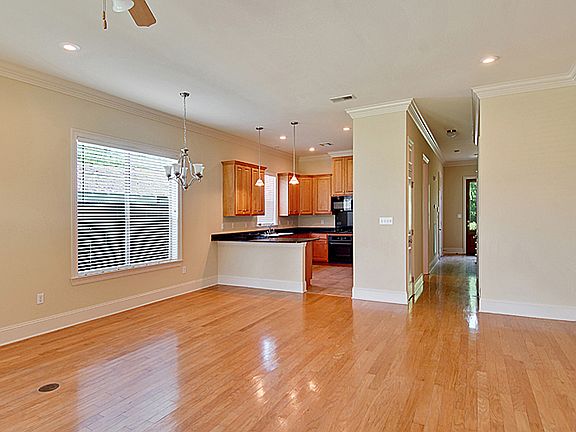 4th image of 3814 Roman St #B
