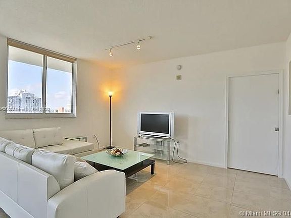 4th image of 18800 NE 29th Ave APT 1018