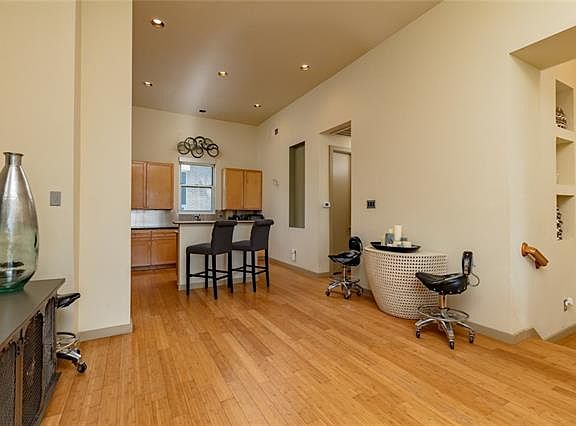 4th image of 724 Cannen John Ln