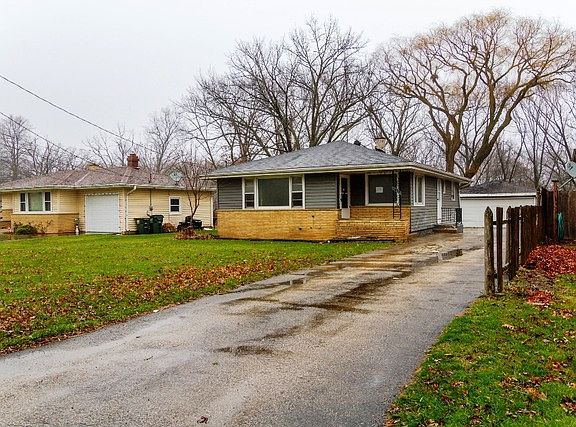 2nd image of 1017 Park Ave