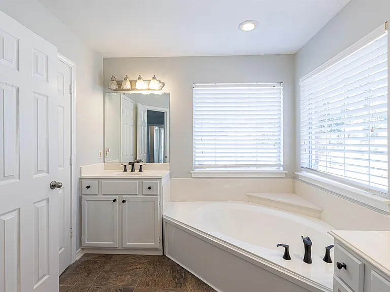 5605 Calais Dr — Photo 17