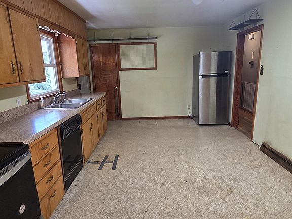 5th image of 354 East Dr