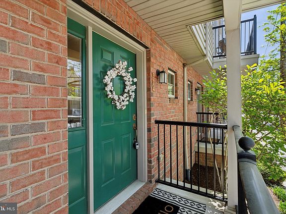 4th image of 324 Jefferson Ave #25