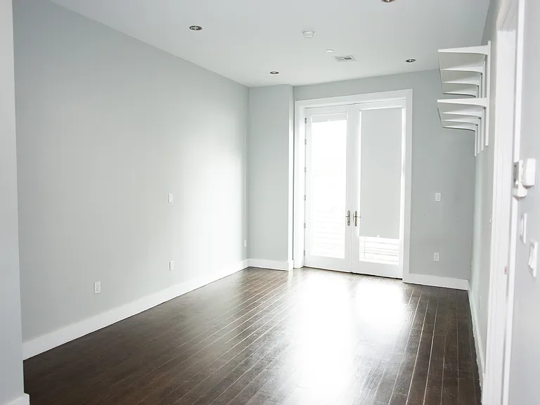 125 Park Ave #2F — Photo 3