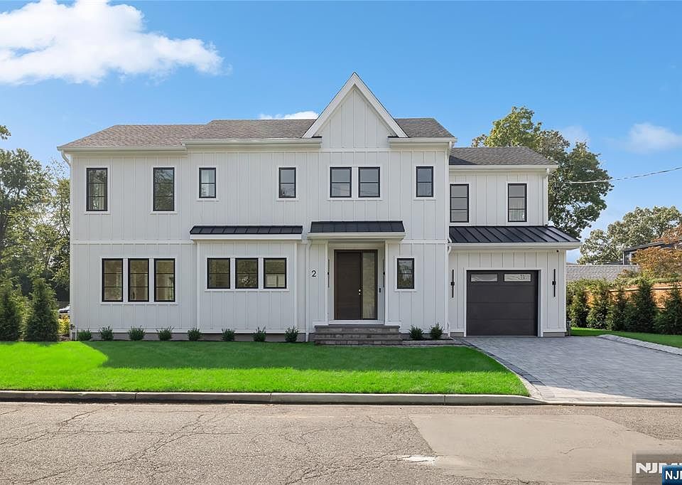 1st image of 2 Pleasant Avenue