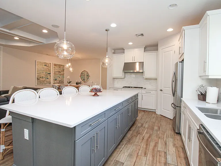 9423 Terresina Dr — Photo 38