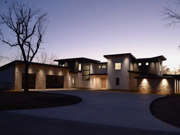 9003 King Air Dr, Granbury, TX 76049