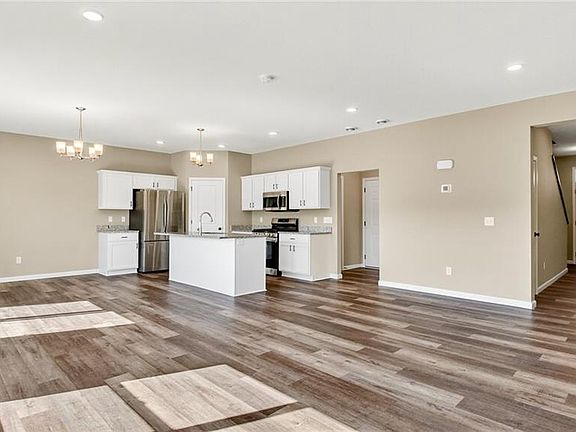 4th image of 415 Bruce Larson Way