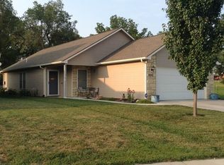 804 14th St, Wamego, KS 66547