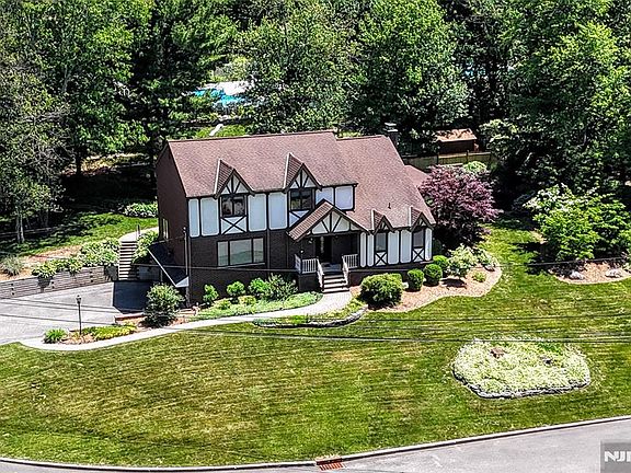 2nd image of 16 Weeden Dr