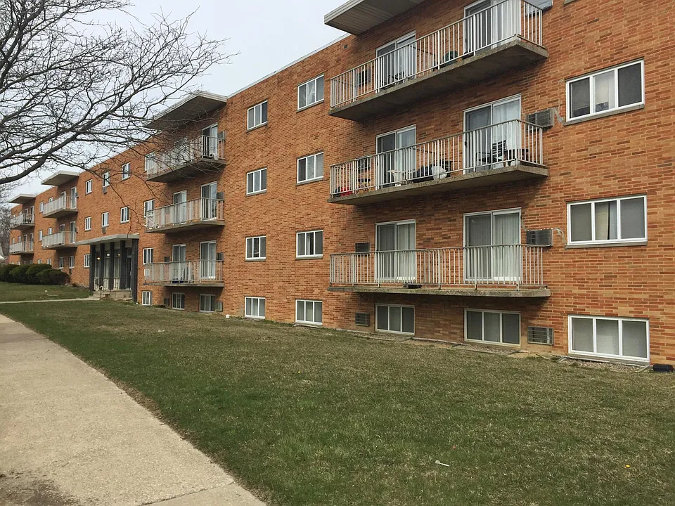 18012 Lake Shore Blvd