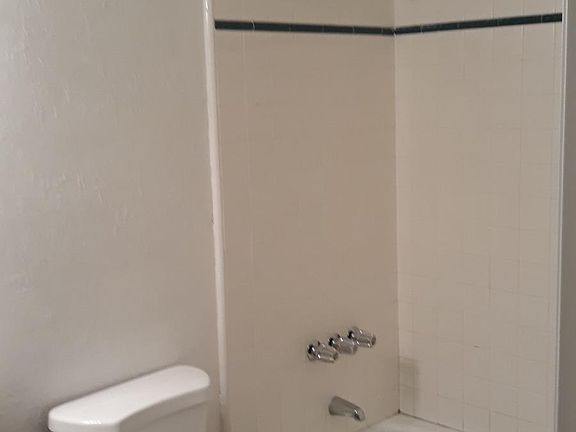 4th image of 362 Grandpark Cir