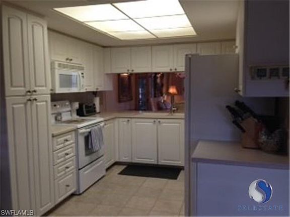 4th image of 922 SW 48th Ter