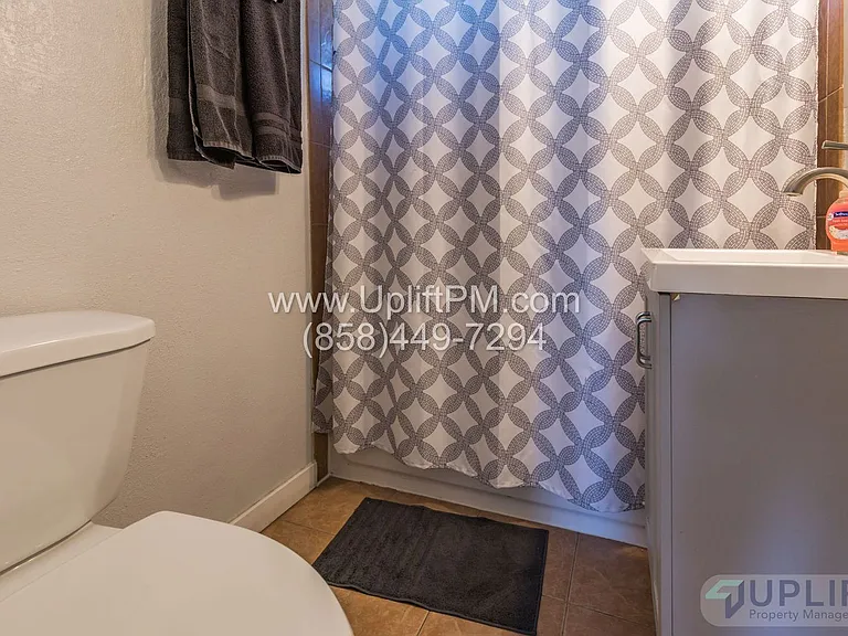 4831 Castle Ave — Photo 15