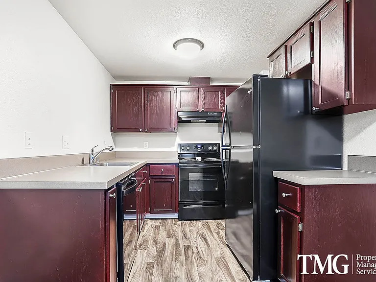 River View Apartments — Photo 6