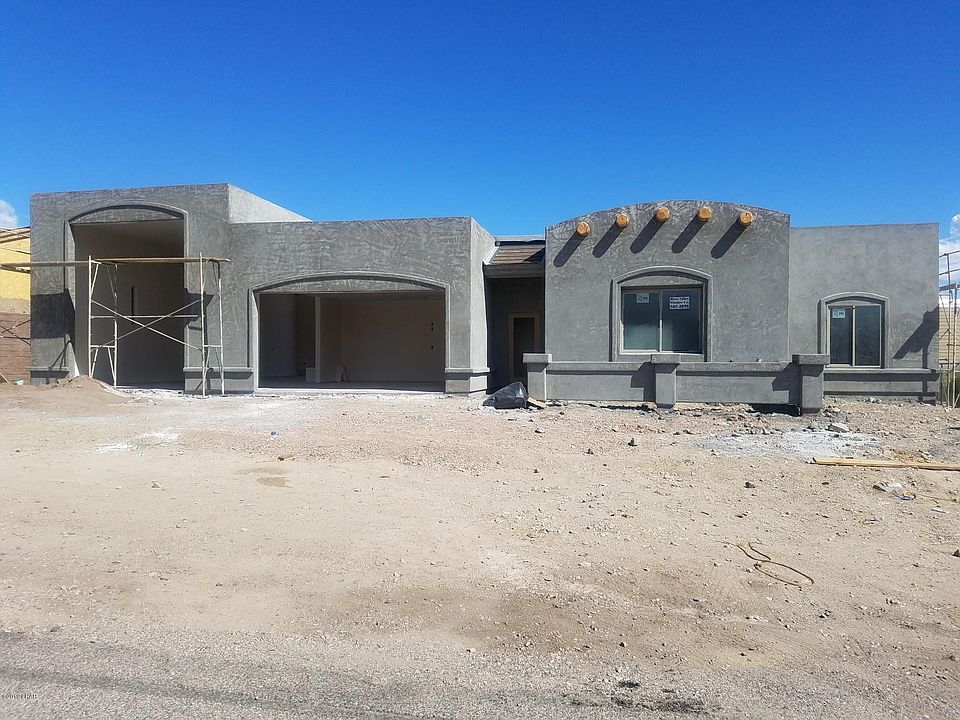 2nd image of 840 Manor Dr