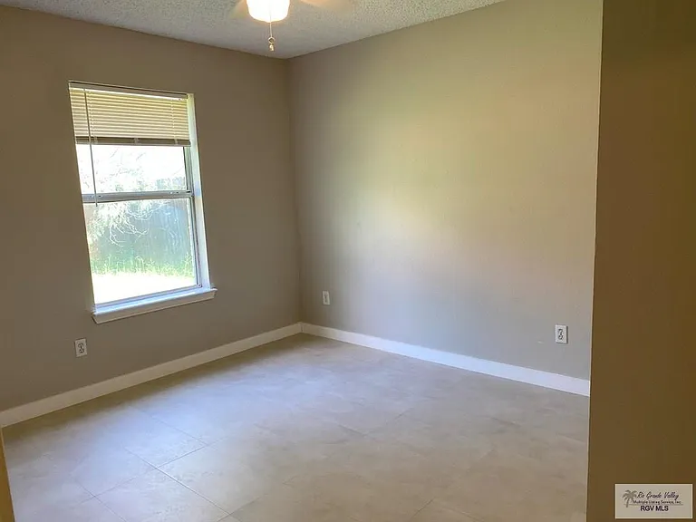 2098 El Paraiso — Photo 18