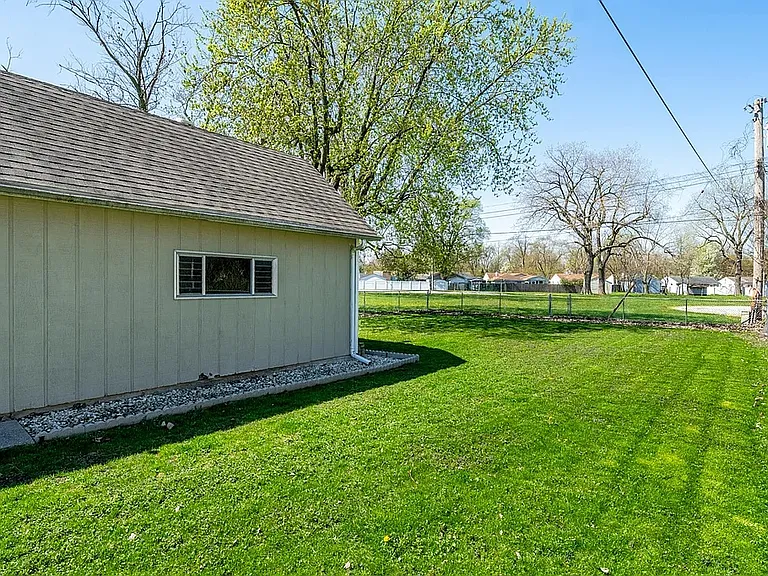8124 Robertson Pl — Photo 15