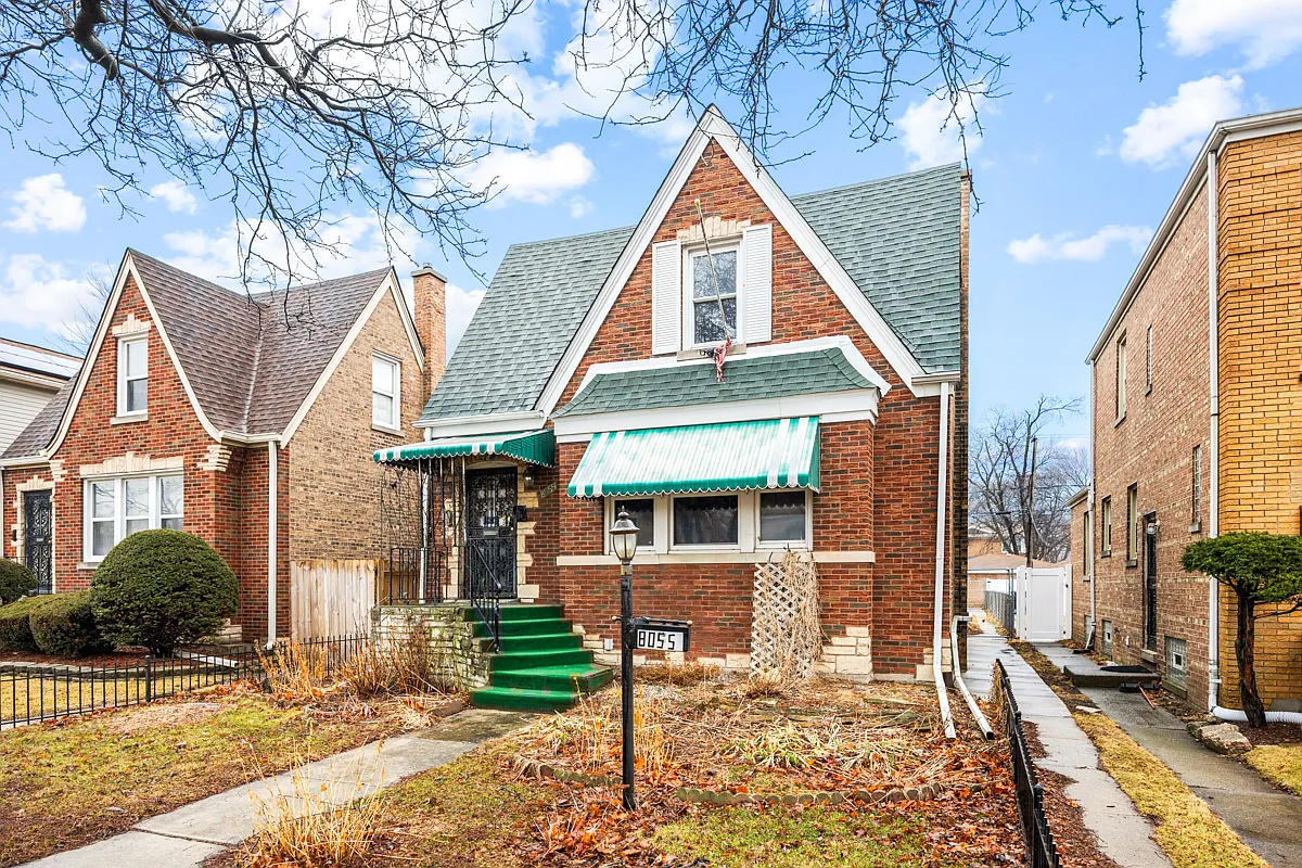 8055 S Wabash Ave photo 1