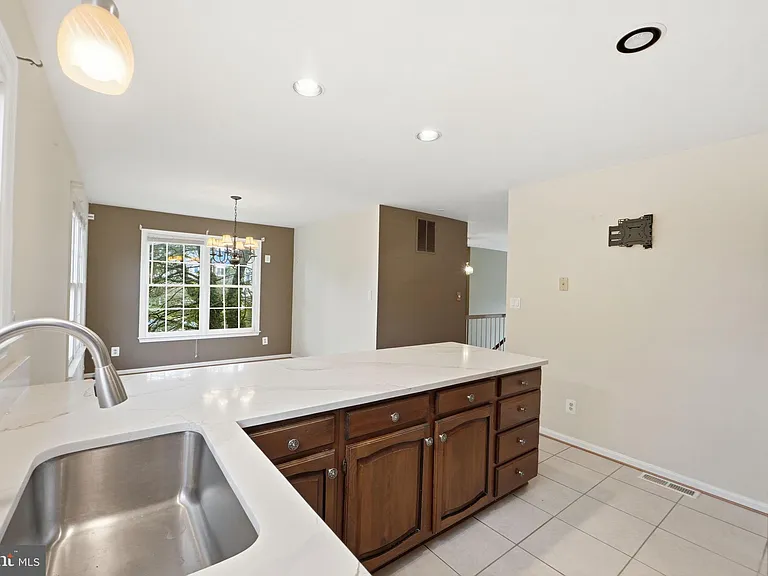 8715 Delcris Dr — Photo 12
