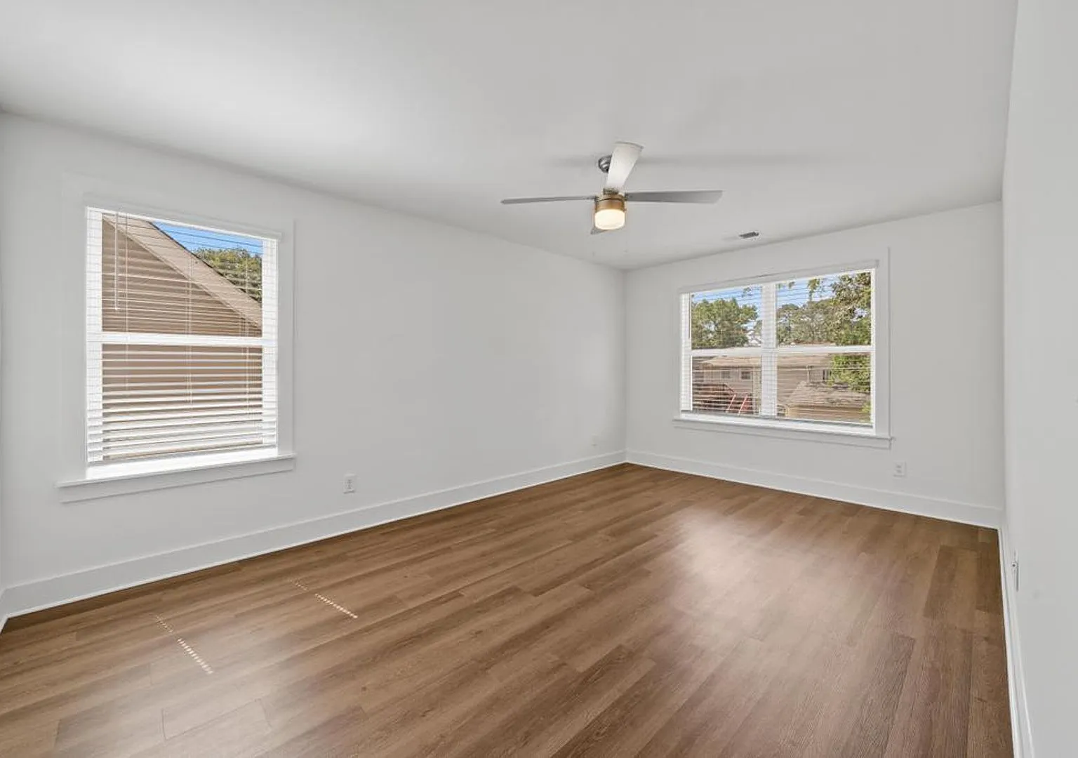 3 Bedroom Home with Bonus Office! — Photo 3