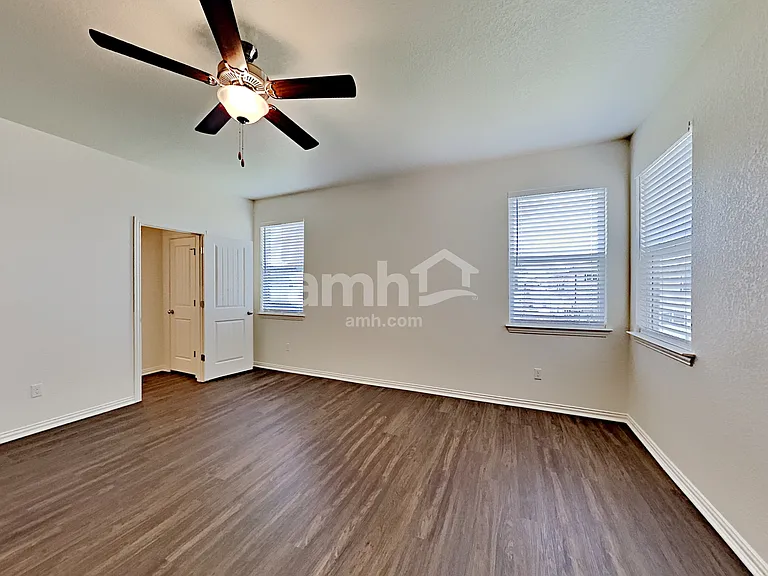2733 Lillybrook Ln — Photo 8