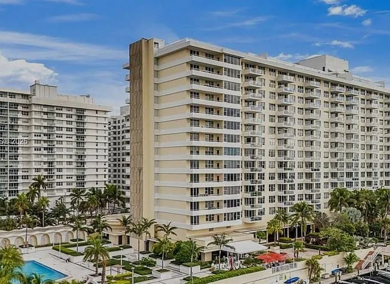 5600 Collins Ave #14K — Photo 26