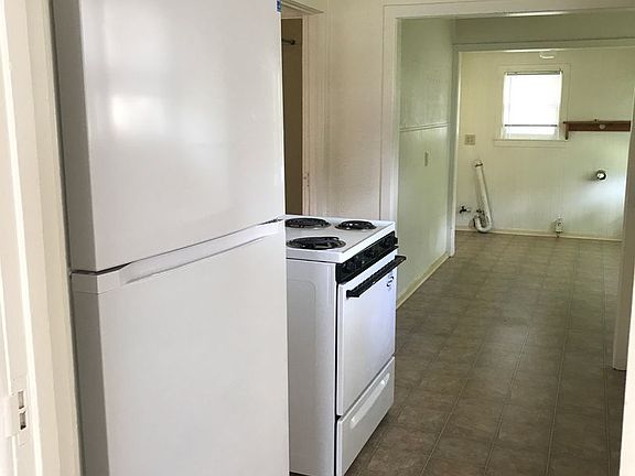 4th image of 2095 Holly St #1