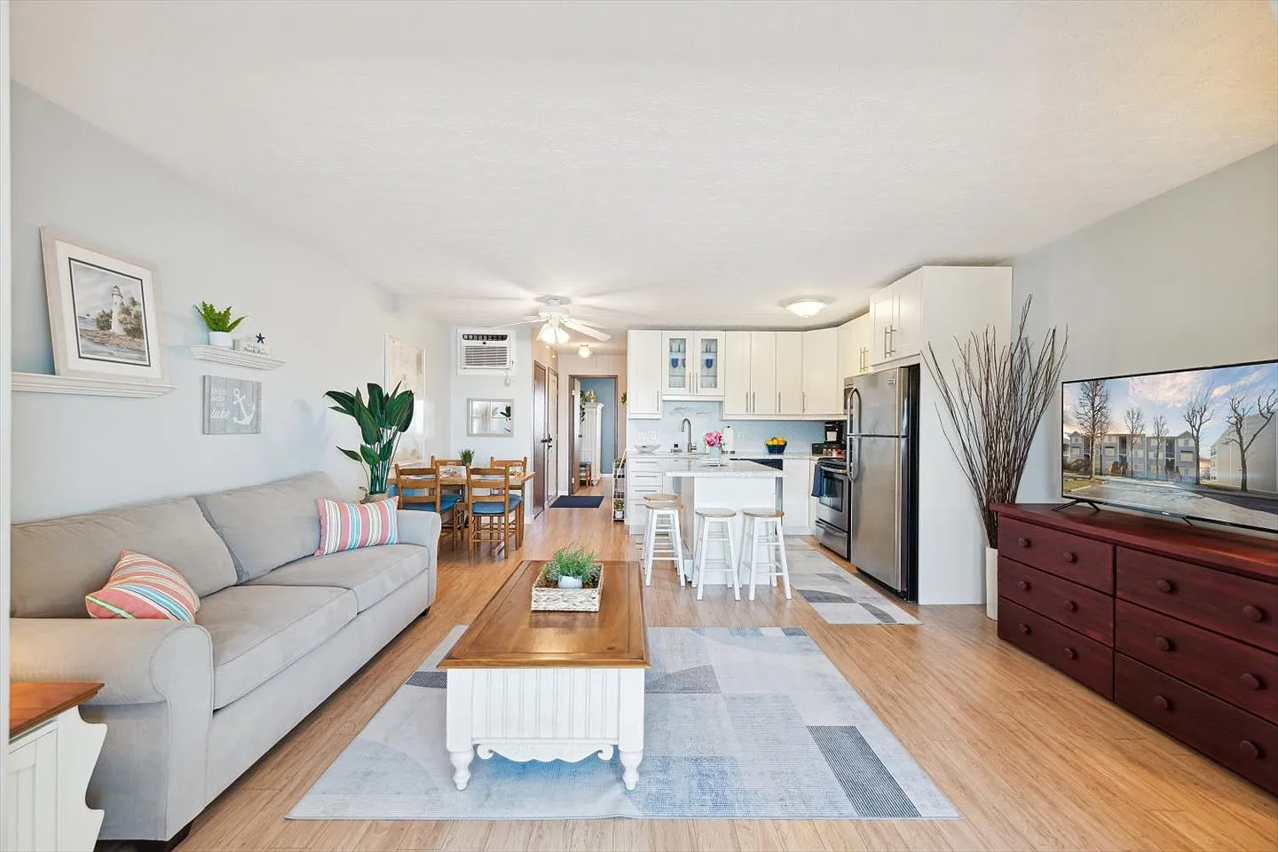 1 bed, 740 sqft, $1,350 — Photo 4