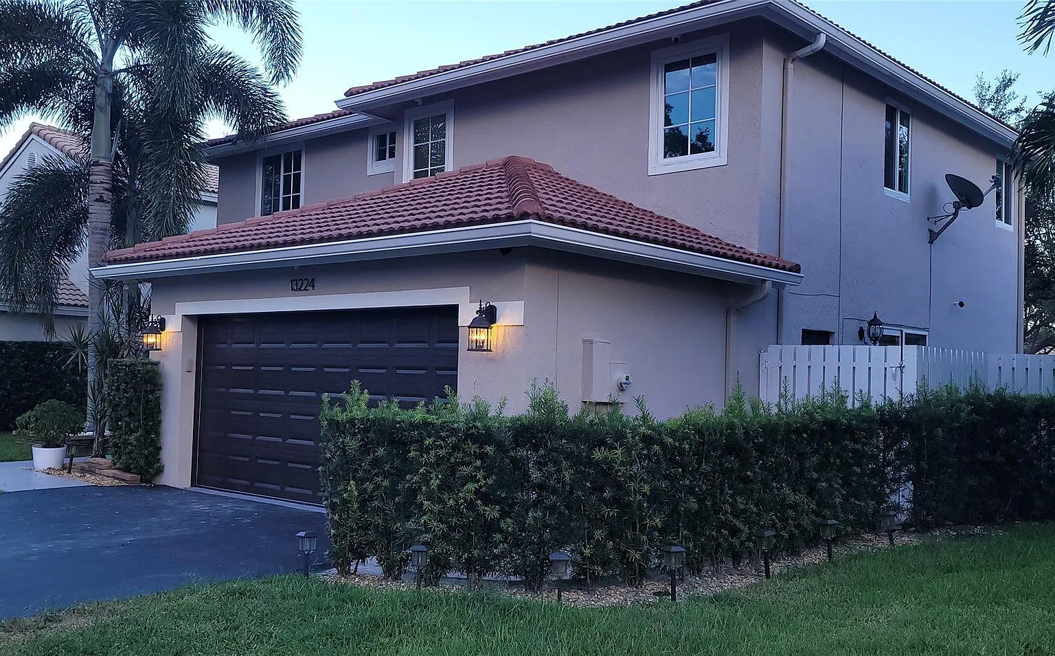 4 bed, 2.5 bath, 1847 sqft, $4,450 — Photo 1